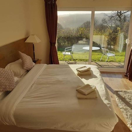 The Bear Inn And Burwash Motel Экстерьер фото
