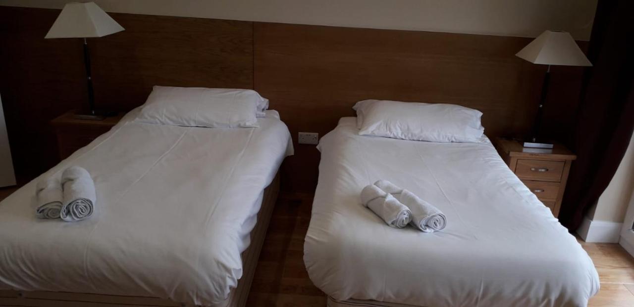 The Bear Inn And Burwash Motel Экстерьер фото