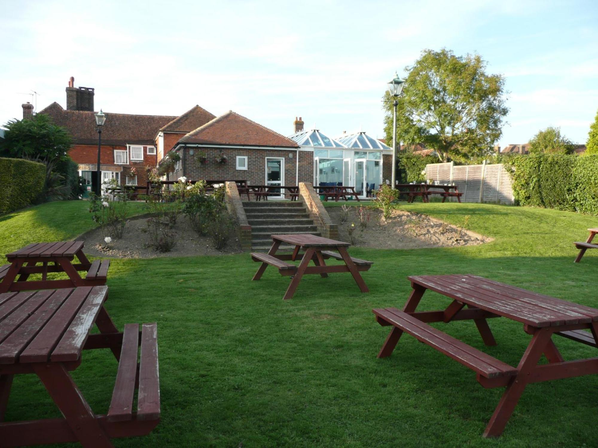 The Bear Inn And Burwash Motel Экстерьер фото