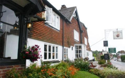 The Bear Inn And Burwash Motel Экстерьер фото