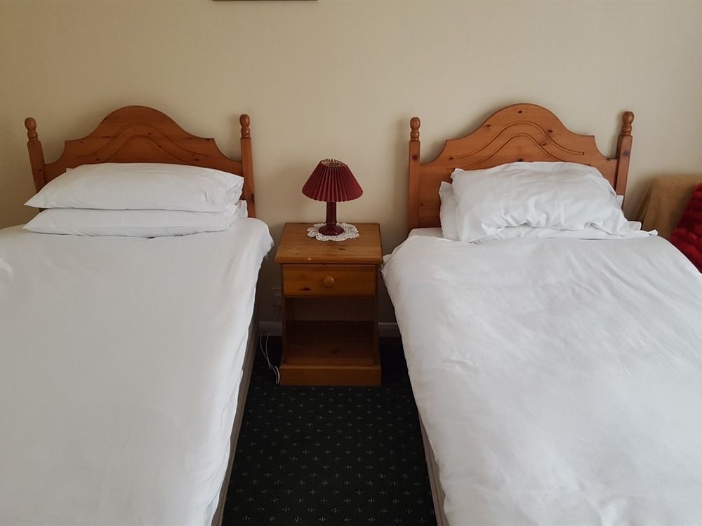 The Bear Inn And Burwash Motel Экстерьер фото