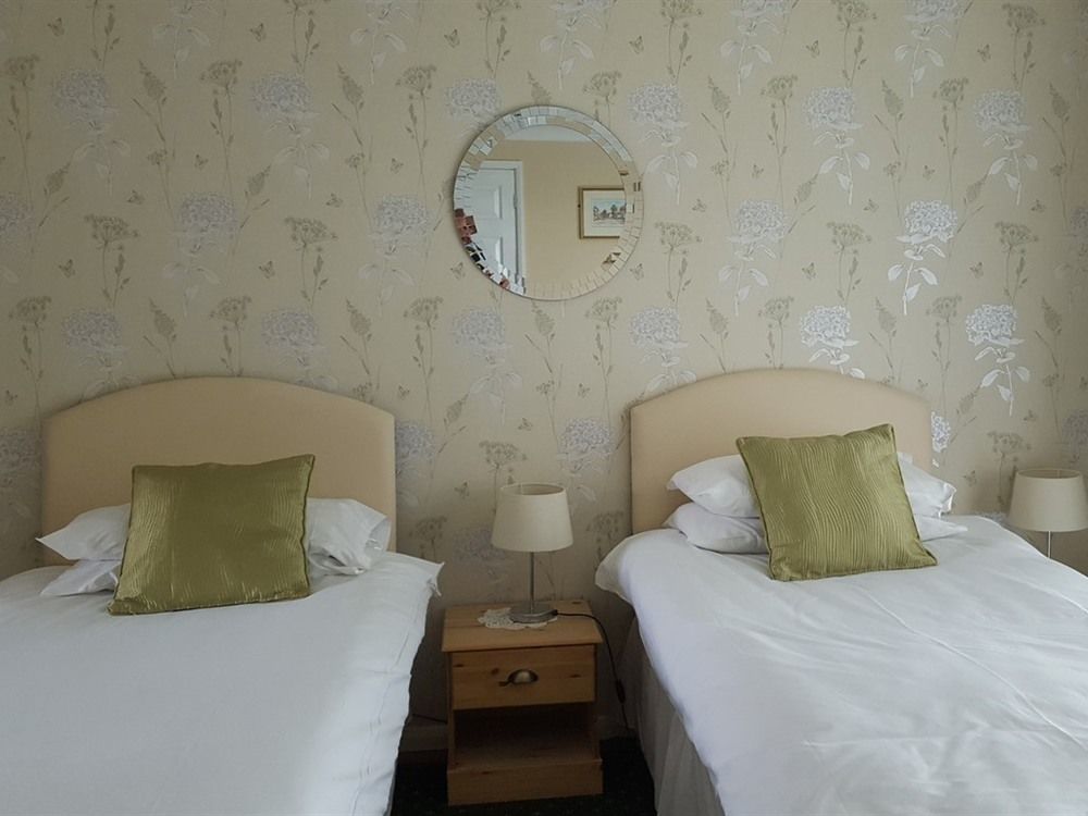 The Bear Inn And Burwash Motel Экстерьер фото