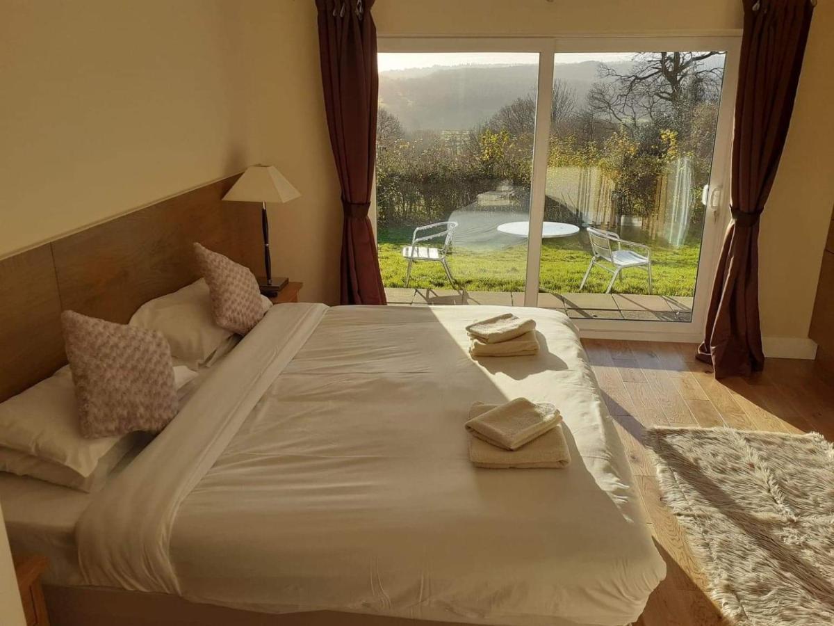 The Bear Inn And Burwash Motel Экстерьер фото