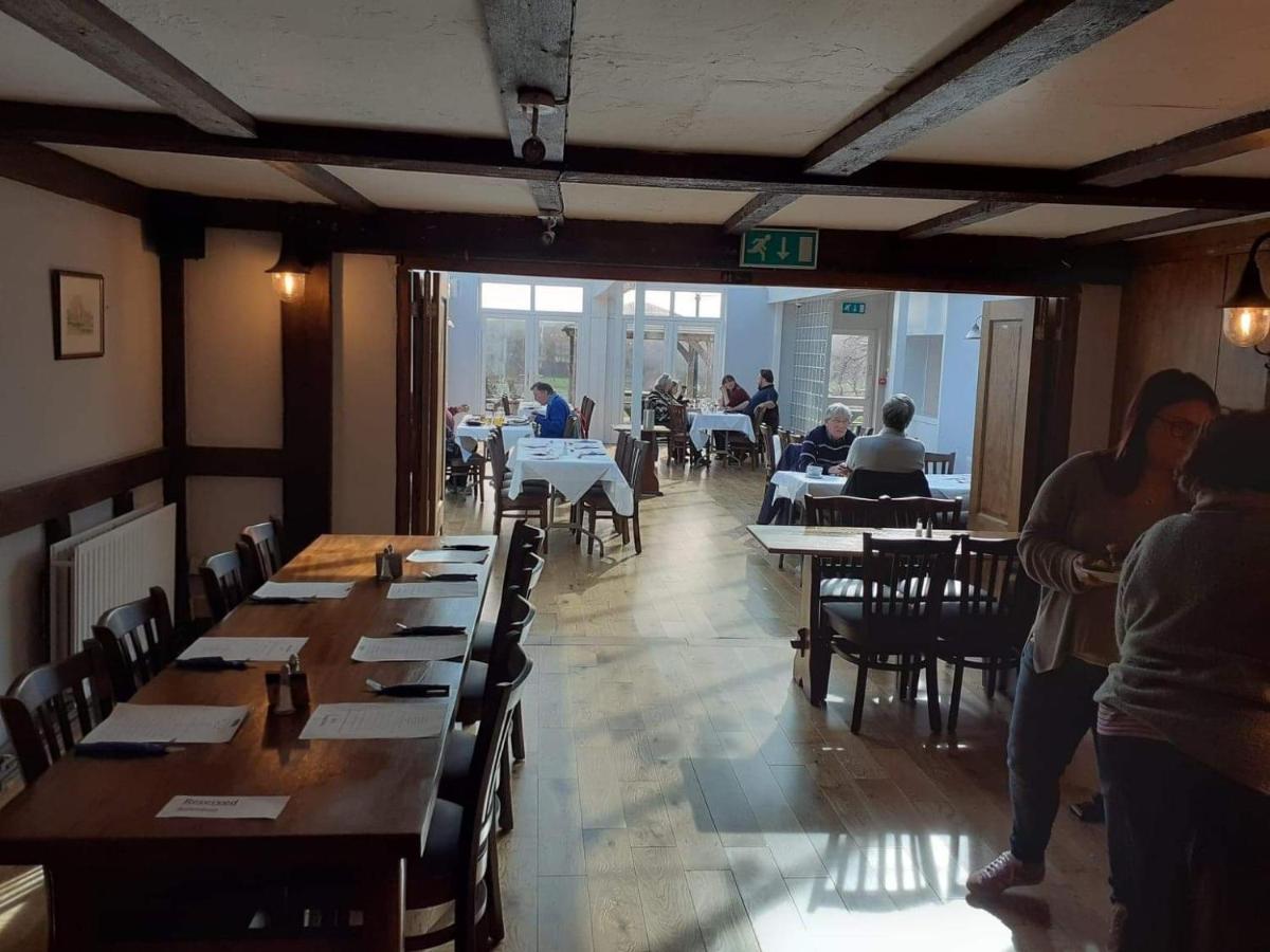 The Bear Inn And Burwash Motel Экстерьер фото
