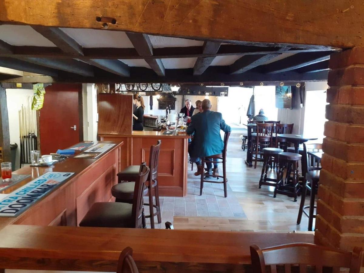 The Bear Inn And Burwash Motel Экстерьер фото
