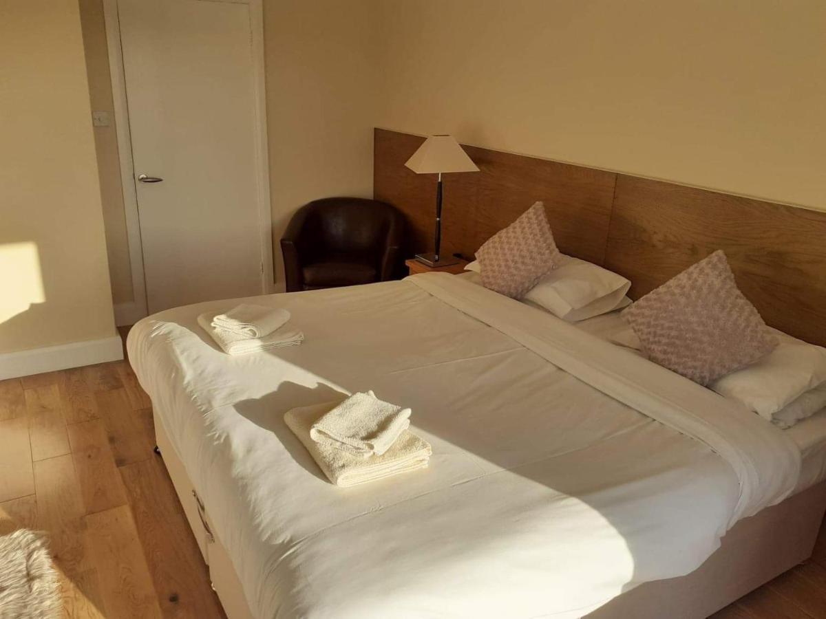 The Bear Inn And Burwash Motel Экстерьер фото
